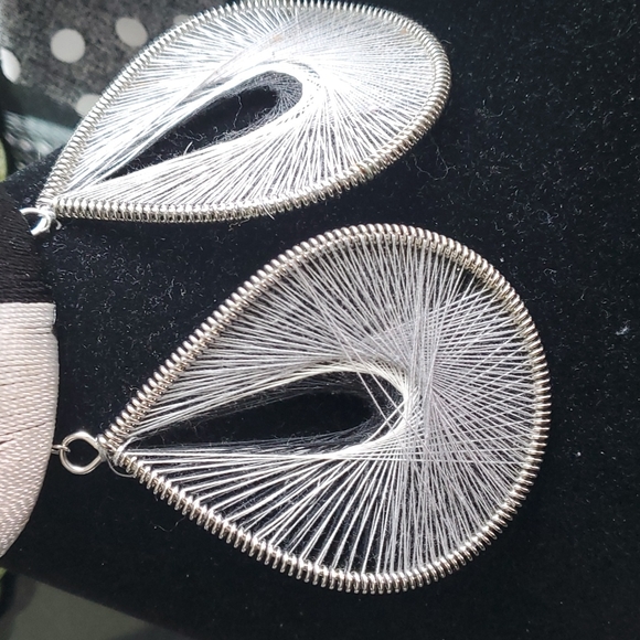 Earrings and bracelet set - Picture 3 of 7